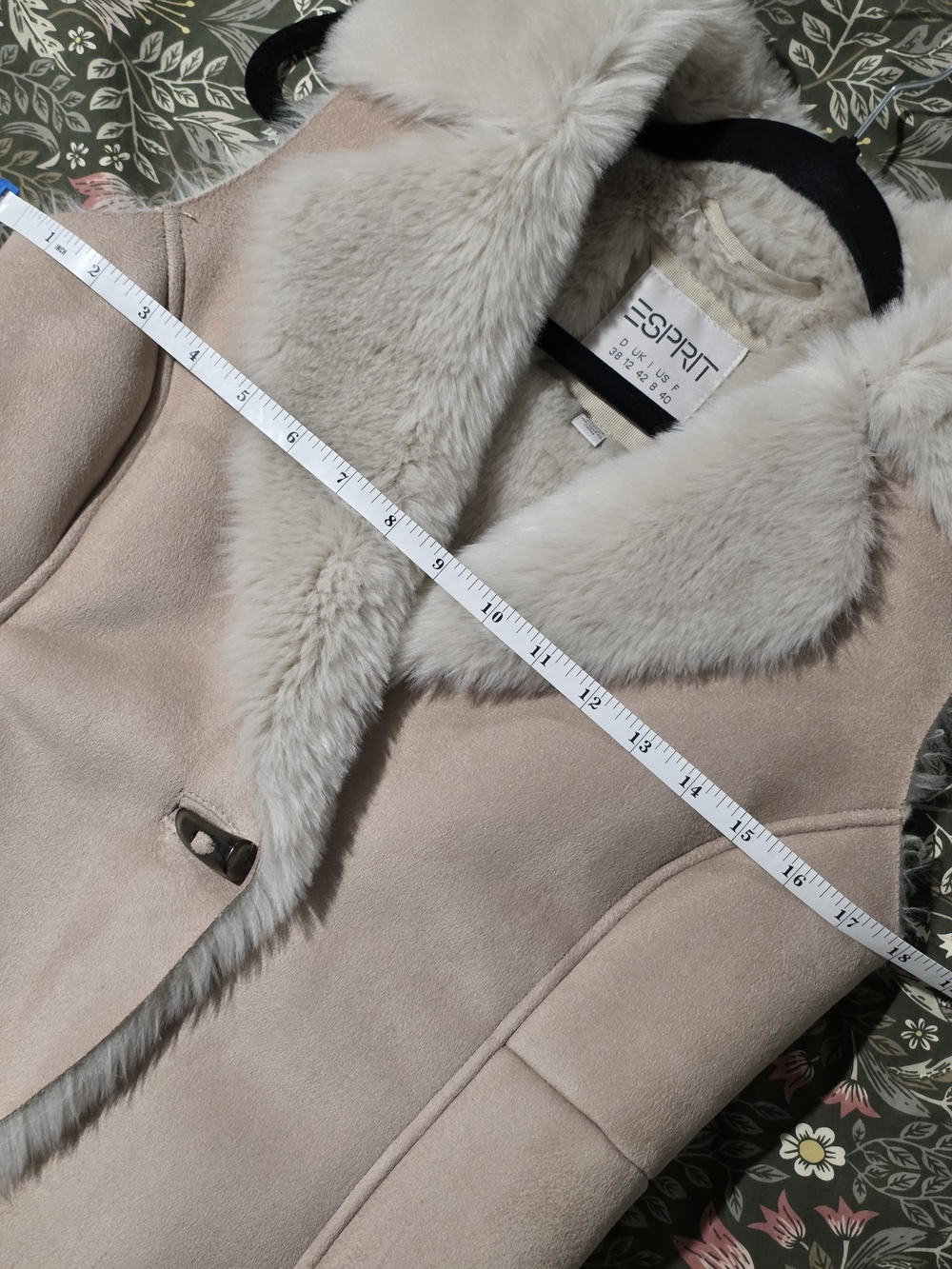 Esprit Beige Faux-Shearling Sleeveless Vest - Picture 5 of 6